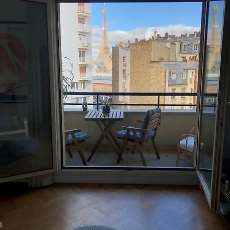 Superb Apartment With Balcony & Eiffel Tower View *